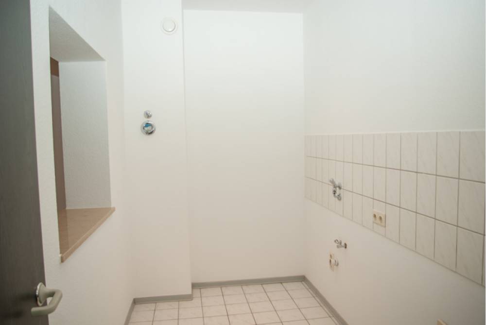 Küche mit Durchreiche