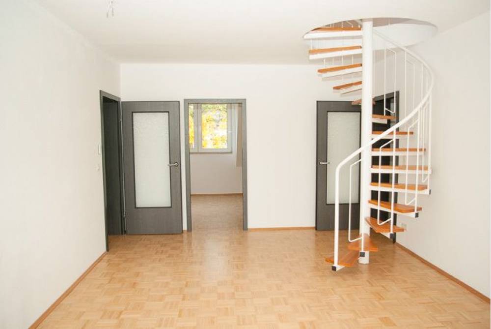 Wohnen und Treppe zur Galerie