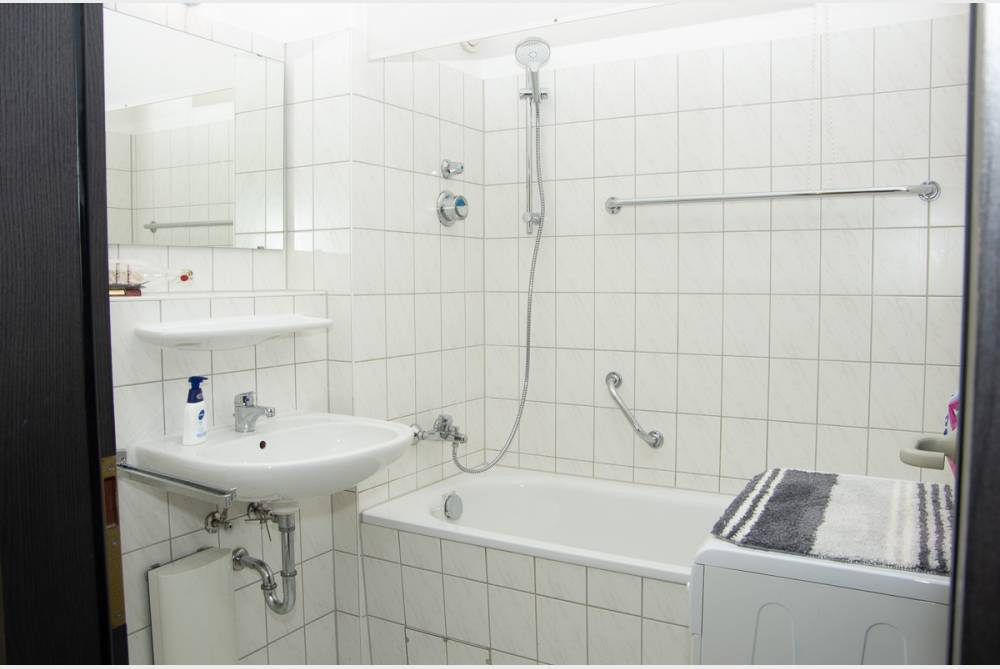 Bad mit Wanne