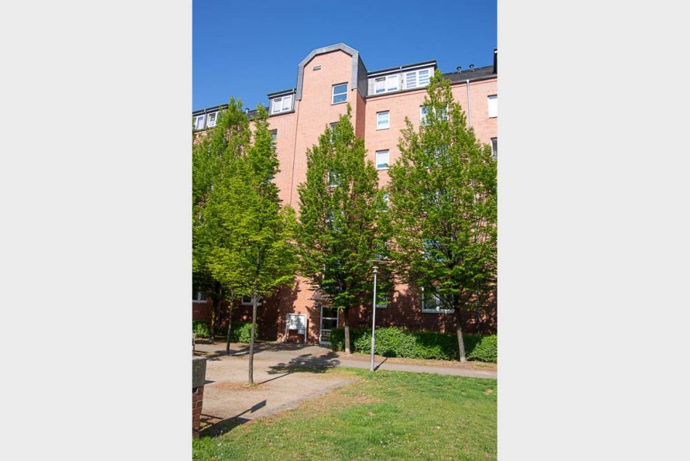 Wohnung mit Parkett und Balkon - großer grüner Innenhof - Einbauküche mögl.
