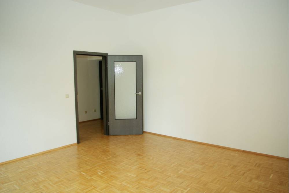 Wohnzimmer mit Parkett