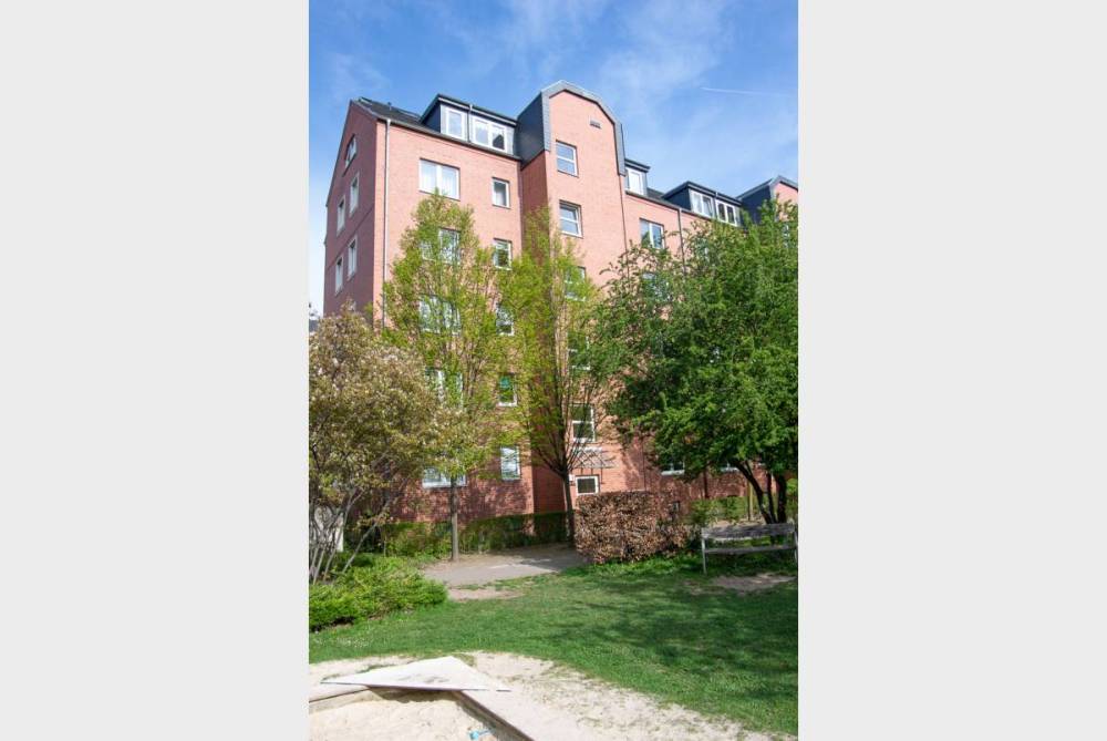 Tolle Wohnung mit Balkon und Parkett - Bad mit Wanne